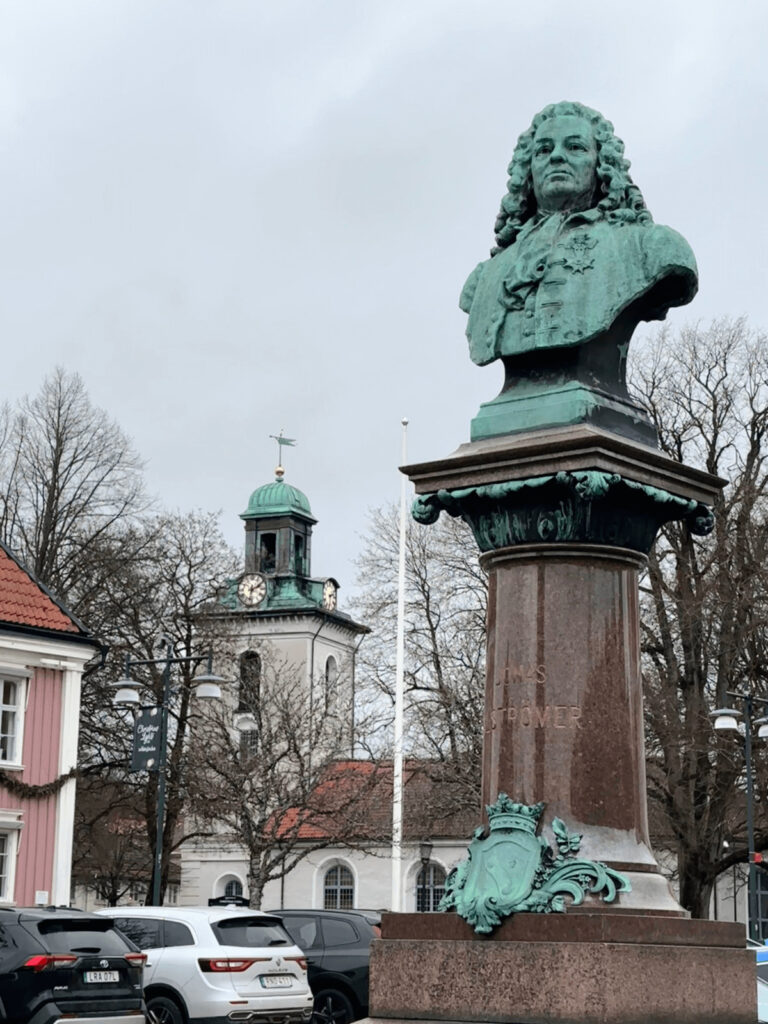 Alströmer-statue