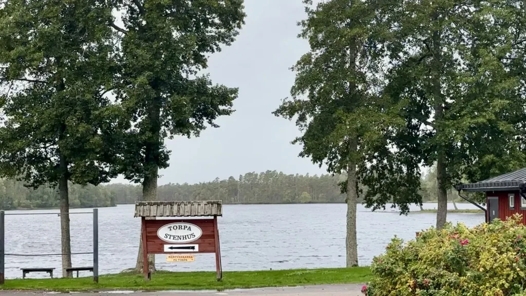 torpa-stenhus-lake-asunden